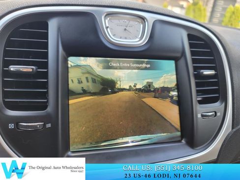 Used 2018 Chrysler 300 Limited image 21