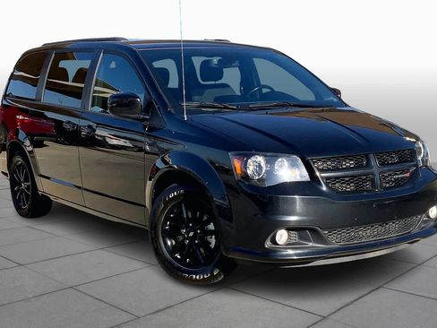 Used 2020 Dodge Grand Caravan SE image 2