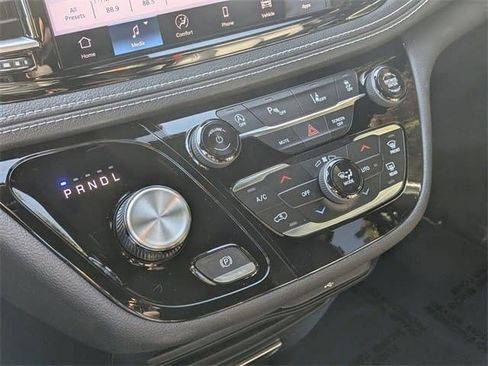 New 2026 Chrysler Pacifica Select image 13