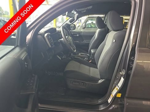 Used 2020 Toyota Tacoma TRD Sport w/ Technology Package RWD image 18