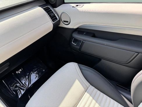 Certified 2025 Land Rover Discovery Dynamic SE image 20