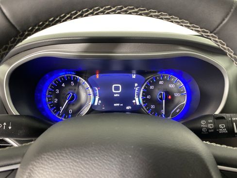 Used 2024 Chrysler Pacifica Touring-L image 21