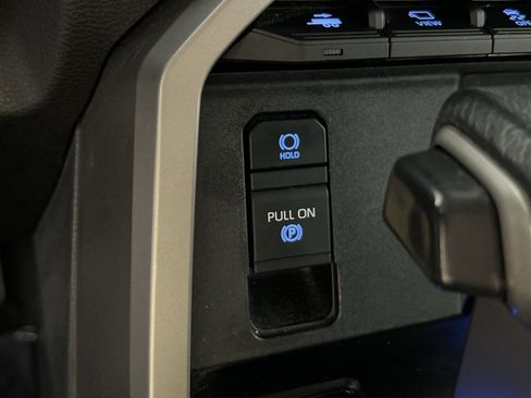 Used 2022 Toyota Tundra Limited AWD/4WD image 35
