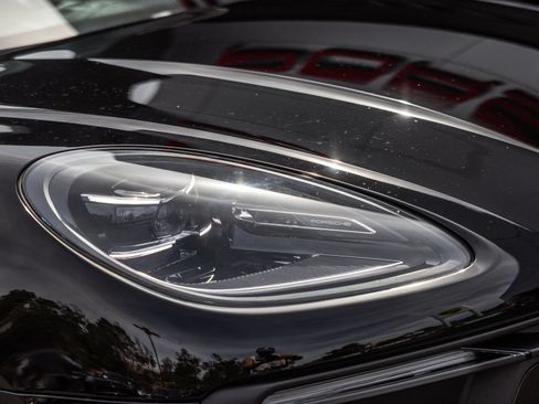 Certified 2026 Porsche Macan AWD/4WD image 27