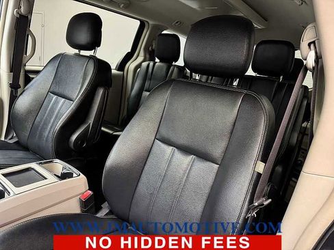 Used 2014 Chrysler Town & Country Touring image 13