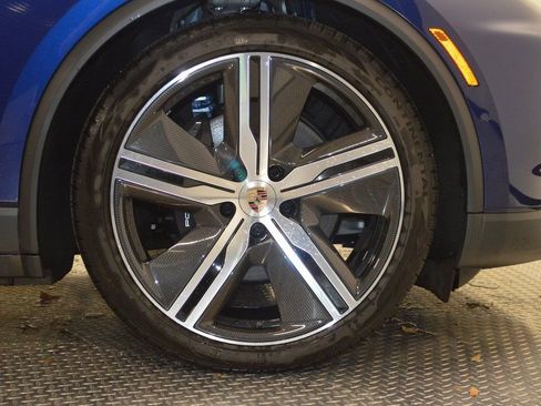 New 2025 Porsche Macan 4S Electric image 15