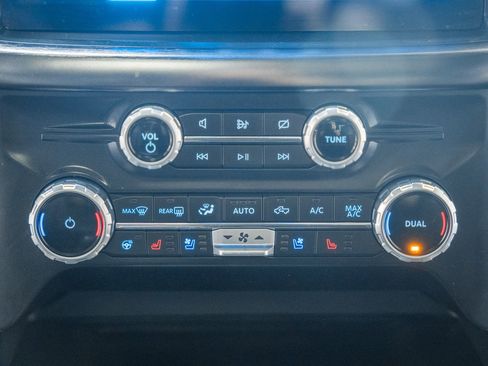 Certified 2022 Ford F150 Lariat w/ Equipment Group 502A High image 29