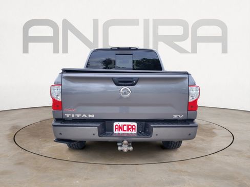 Used 2020 Nissan Titan SV w/ SV Convenience Package RWD image 12