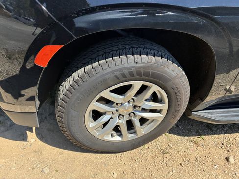 Used 2023 Chevrolet Suburban LT image 5