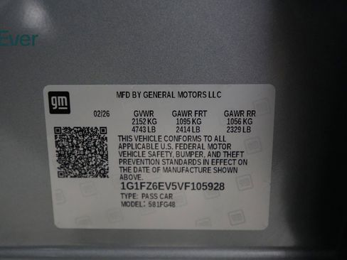 Used 2027 Chevrolet Bolt RS w/ Technology Package FWD image 28