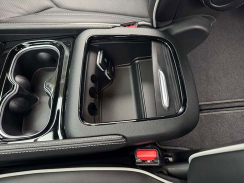 New 2026 Chrysler Pacifica Limited image 36