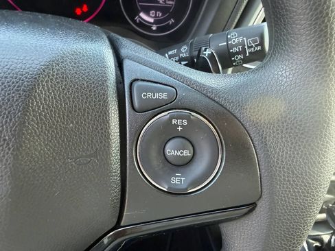 Used 2018 Honda HR-V EX image 34