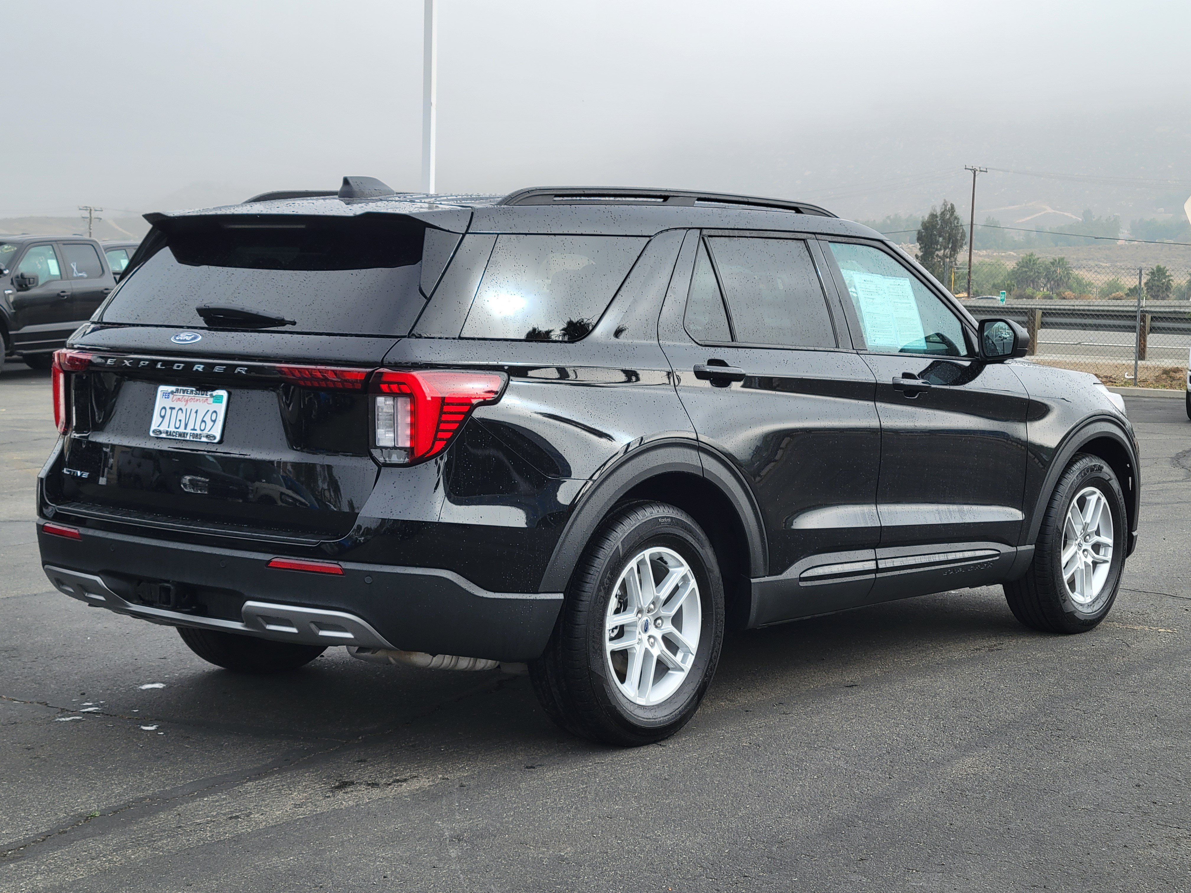 Used 2026 Ford Explorer Active w/ Active Comfort Package RWD image 2