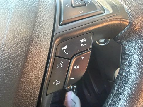Used 2022 Ford Edge SEL AWD/4WD image 16