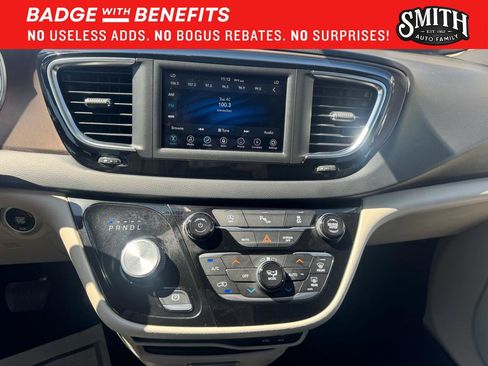 Used 2018 Chrysler Pacifica Touring Plus FWD image 14