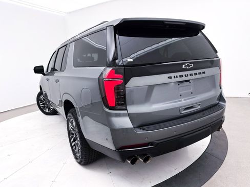 Used 2025 Chevrolet Suburban Z71 image 8