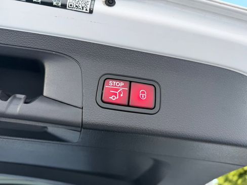 Used 2024 Mercedes-Benz GLS 450 4MATIC image 34