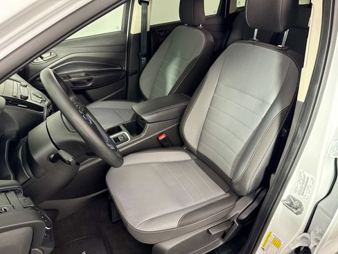 Used 2019 Ford Escape S image 17
