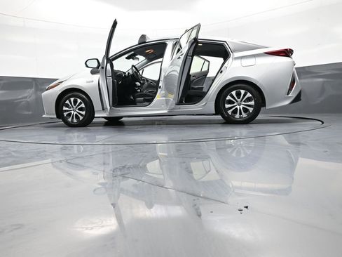 Used 2022 Toyota Prius Prime LE FWD image 49