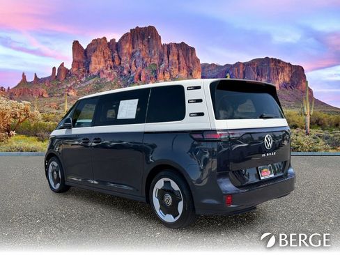 Used 2025 Volkswagen ID. Buzz Pro S Plus RWD image 4