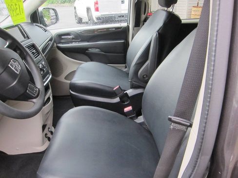 Used 2019 Dodge Grand Caravan SE FWD image 8