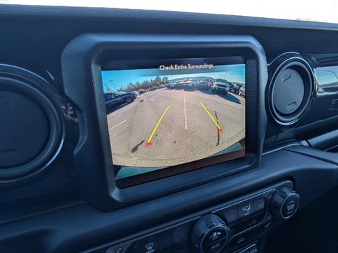 Used 2023 Jeep Wrangler Altitude image 18