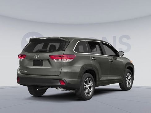 Used 2019 Toyota Highlander Plus image 2