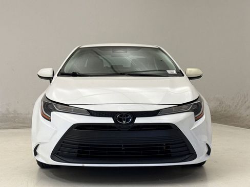 Used 2023 Toyota Corolla LE FWD image 3