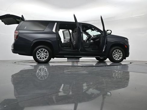 Used 2023 Chevrolet Suburban LT RWD image 56