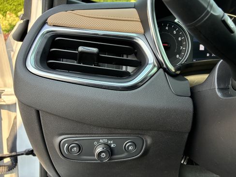 Used 2024 Chevrolet Equinox Premier FWD image 29