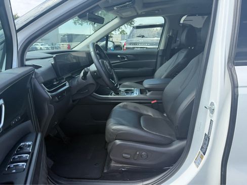 Used 2025 Kia Carnival SX FWD image 5