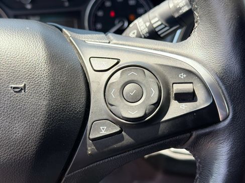 Used 2018 Buick Enclave Essence AWD/4WD image 28