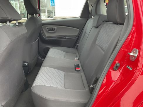 Used 2015 Toyota Yaris L image 19