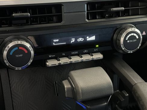 Used 2024 Toyota Tacoma SR5 AWD/4WD image 18