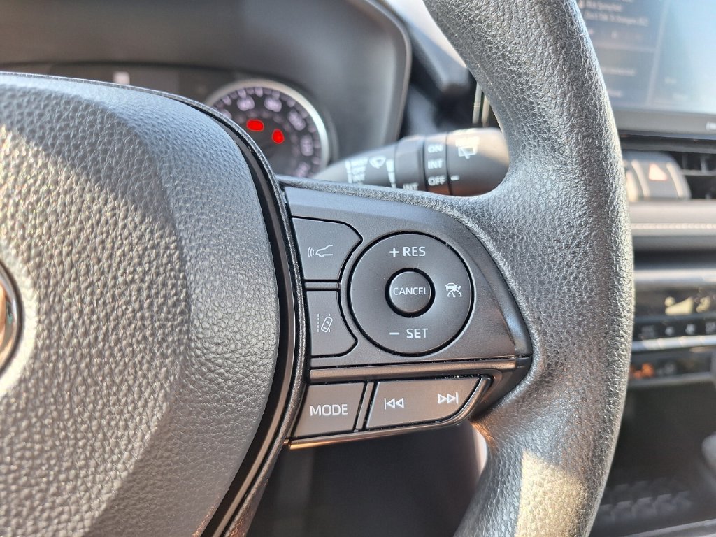 Used 2022 Toyota RAV4 XLE w/ Convenience Package FWD image 19