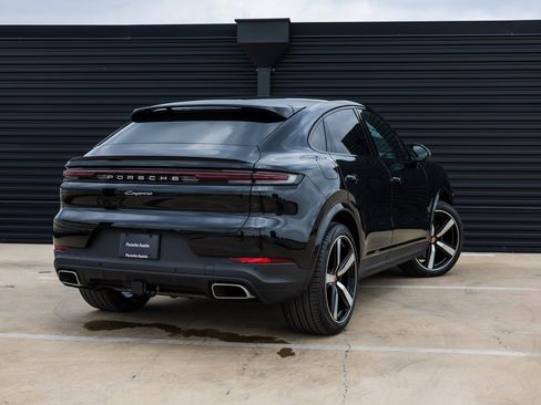 Certified 2025 Porsche Cayenne Coupe image 7