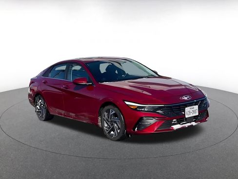 Used 2025 Hyundai Elantra SEL image 3