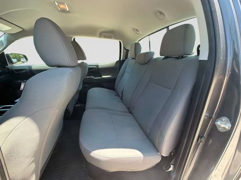 Used 2018 Toyota Tacoma SR AWD/4WD image 14