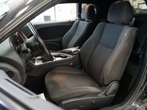 Used 2019 Dodge Challenger SXT image 2