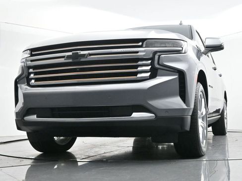 Used 2022 Chevrolet Suburban High Country AWD/4WD image 53