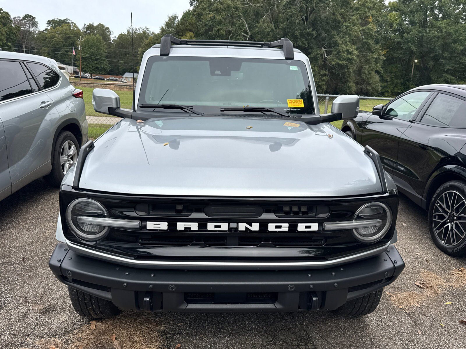 Used 2023 Ford Bronco Outer Banks AWD/4WD image 2