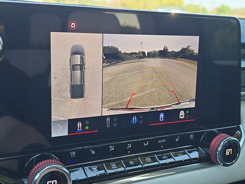 Used 2024 GMC Canyon AT4X image 18