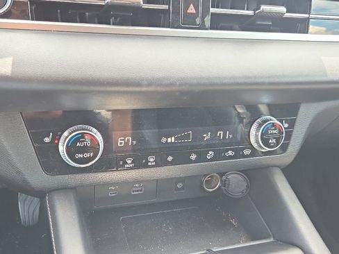 Used 2024 Mitsubishi Outlander SE AWD/4WD image 16