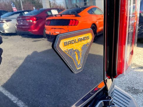 Used 2021 Ford Bronco Badlands image 8