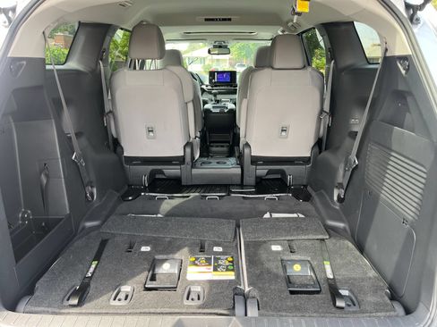 Used 2025 Toyota Sienna LE w/ LE Plus Package AWD/4WD image 26