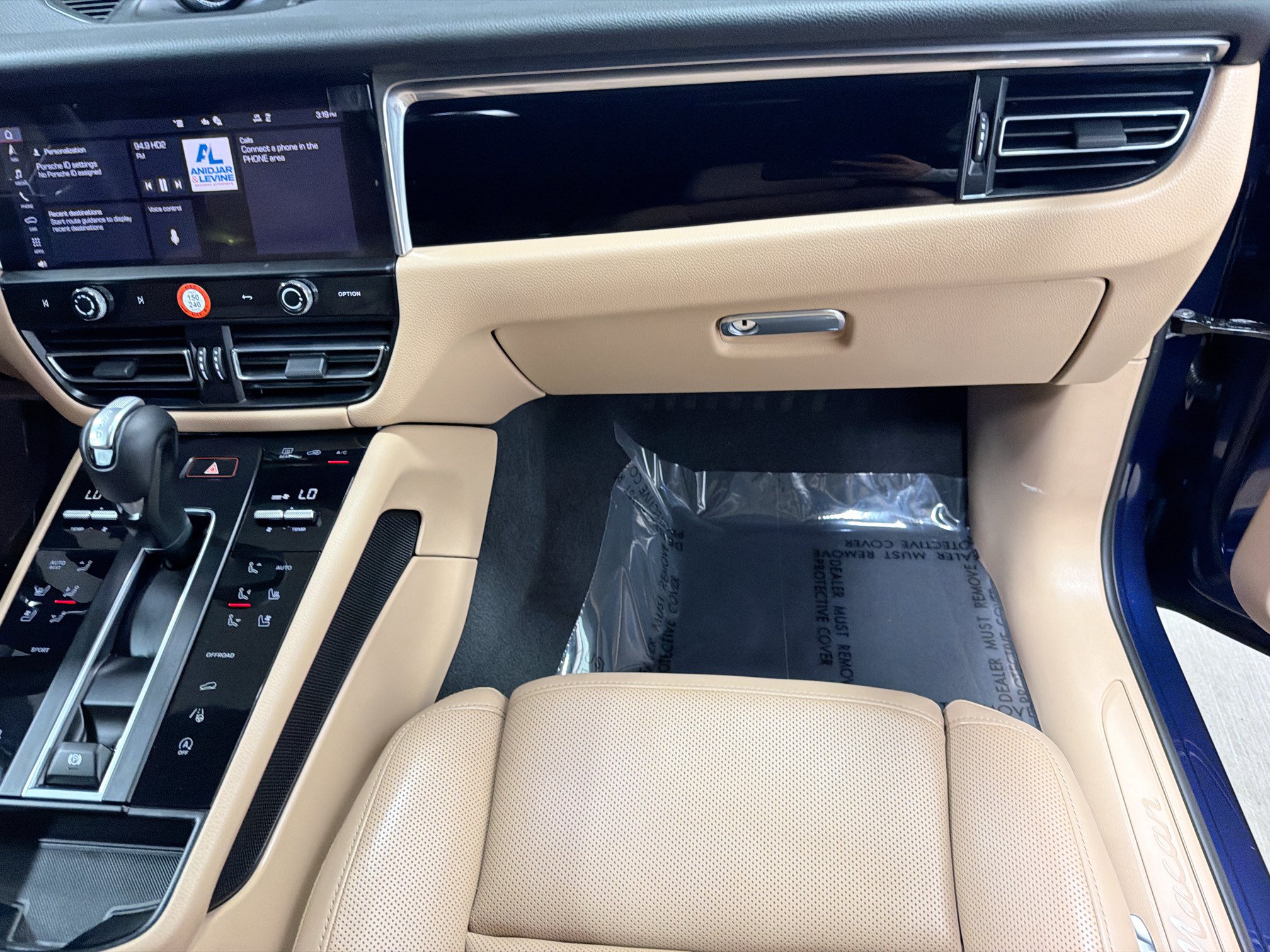 Certified 2026 Porsche Macan AWD/4WD image 18