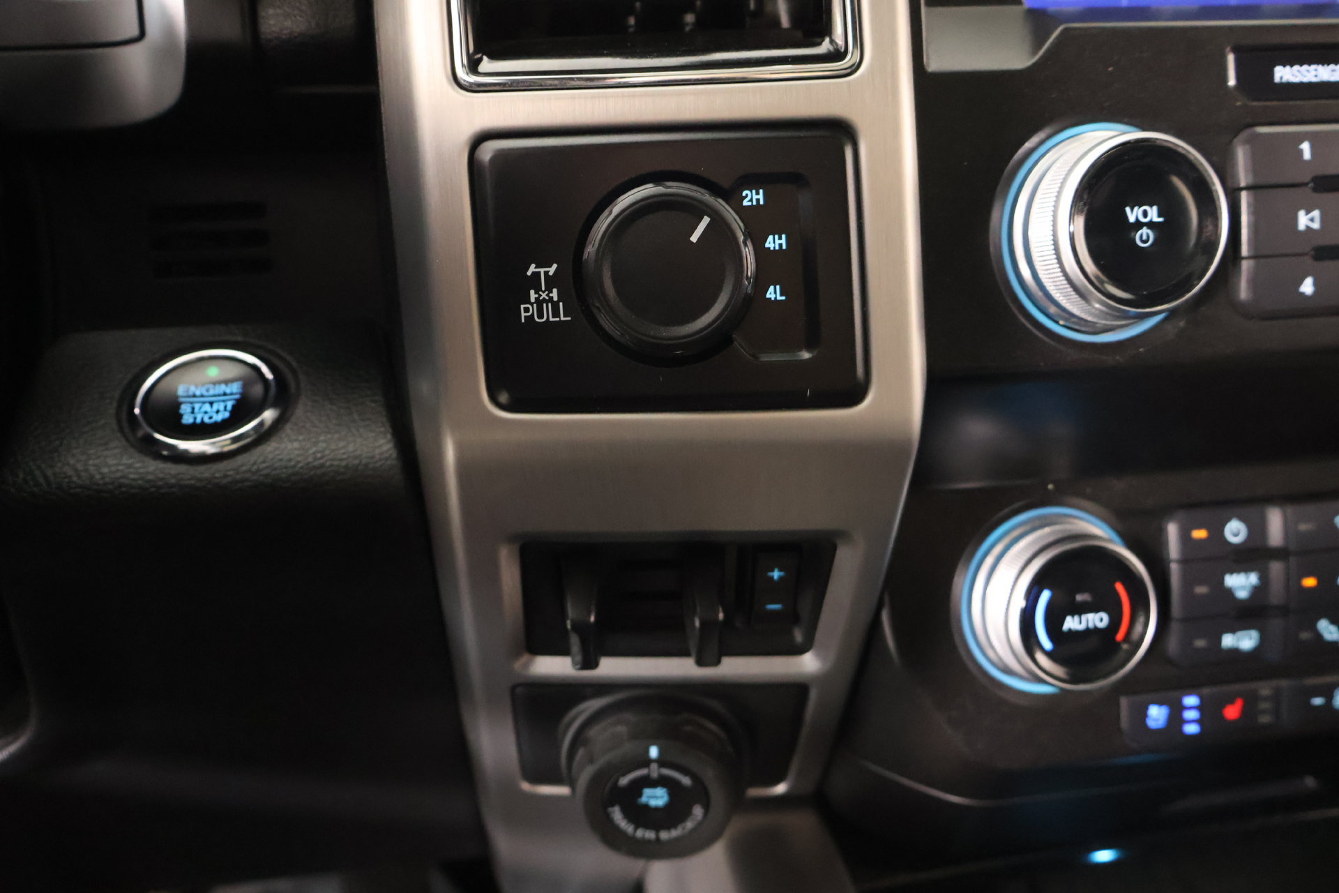 Used 2020 Ford F250 Platinum AWD/4WD image 9