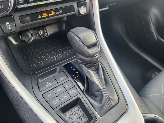 Used 2025 Toyota RAV4 XLE AWD/4WD image 18