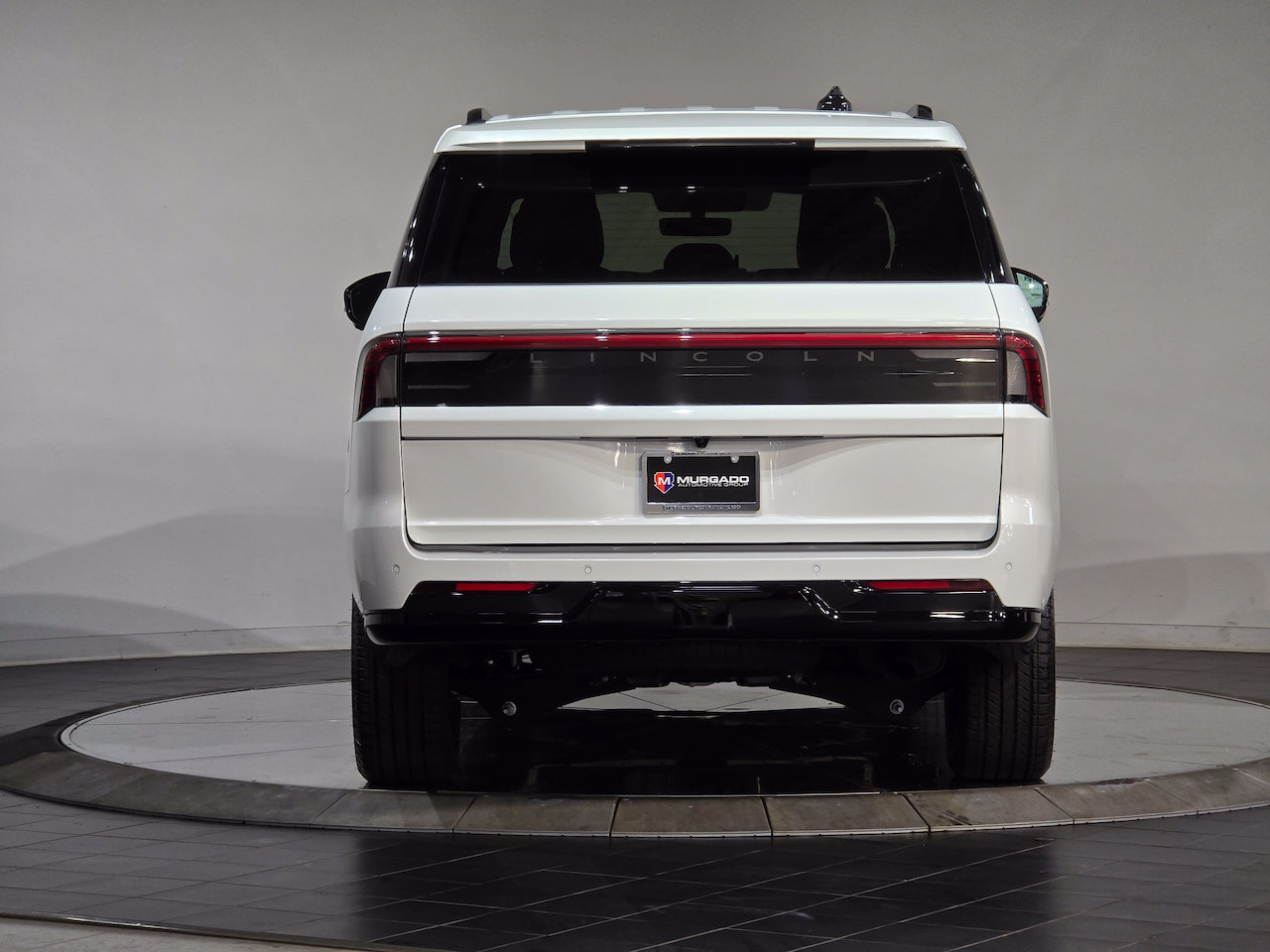 New 2025 Lincoln Navigator Reserve w/ Jet Appearance Package AWD/4WD image 8