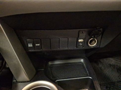 Used 2015 Toyota RAV4 XLE image 26